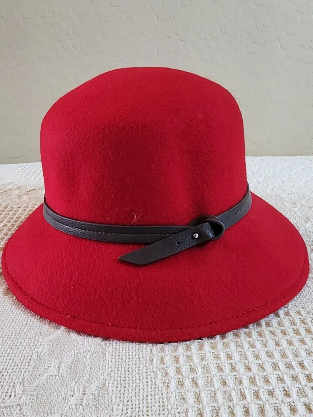 Brilliant Red 100% Wool Cloche Bell Hat Brown Faux Lether Trim Classic Classy